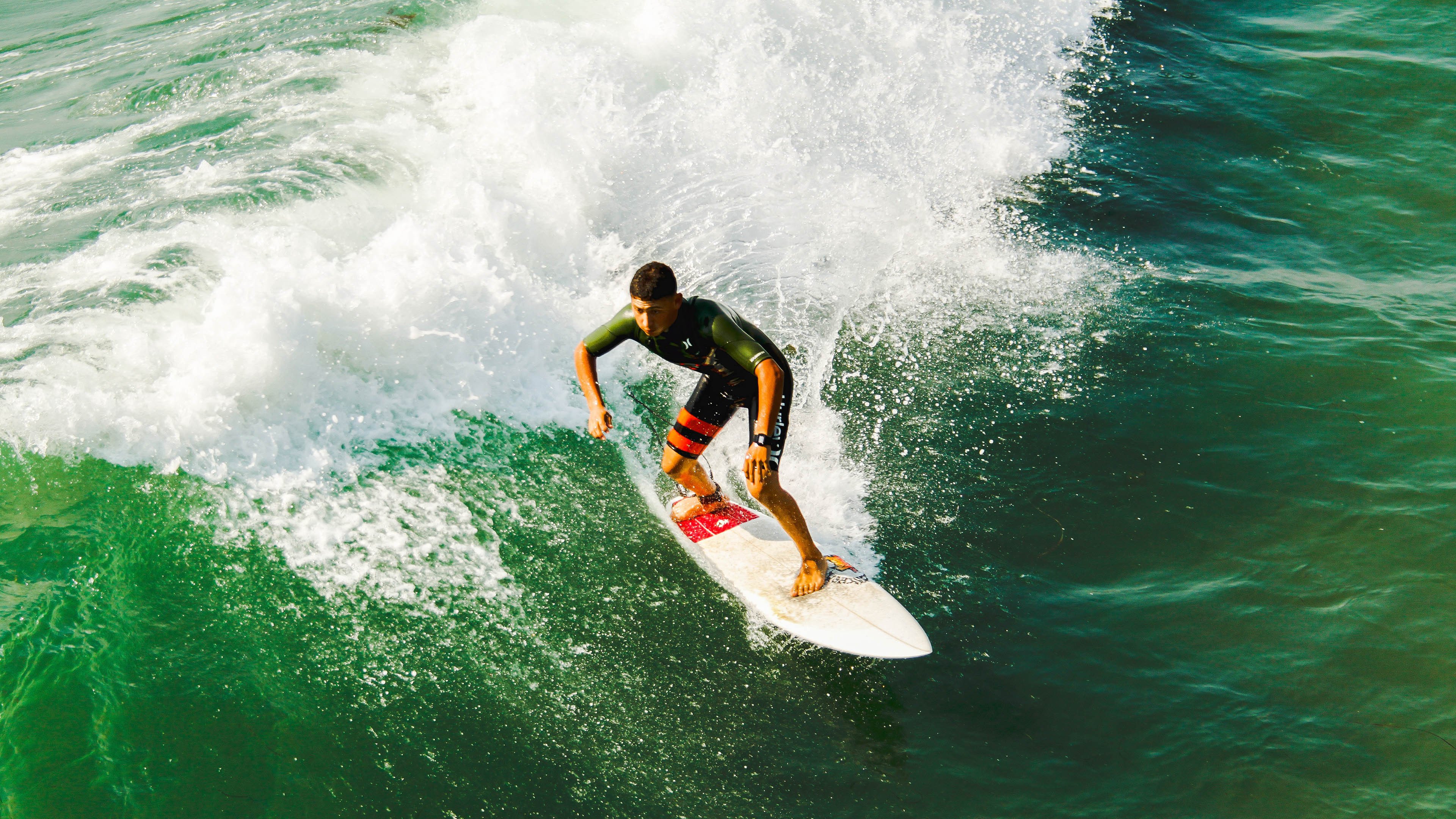 主题夜：联盟推出不同主题的纪念赛吸引粉丝