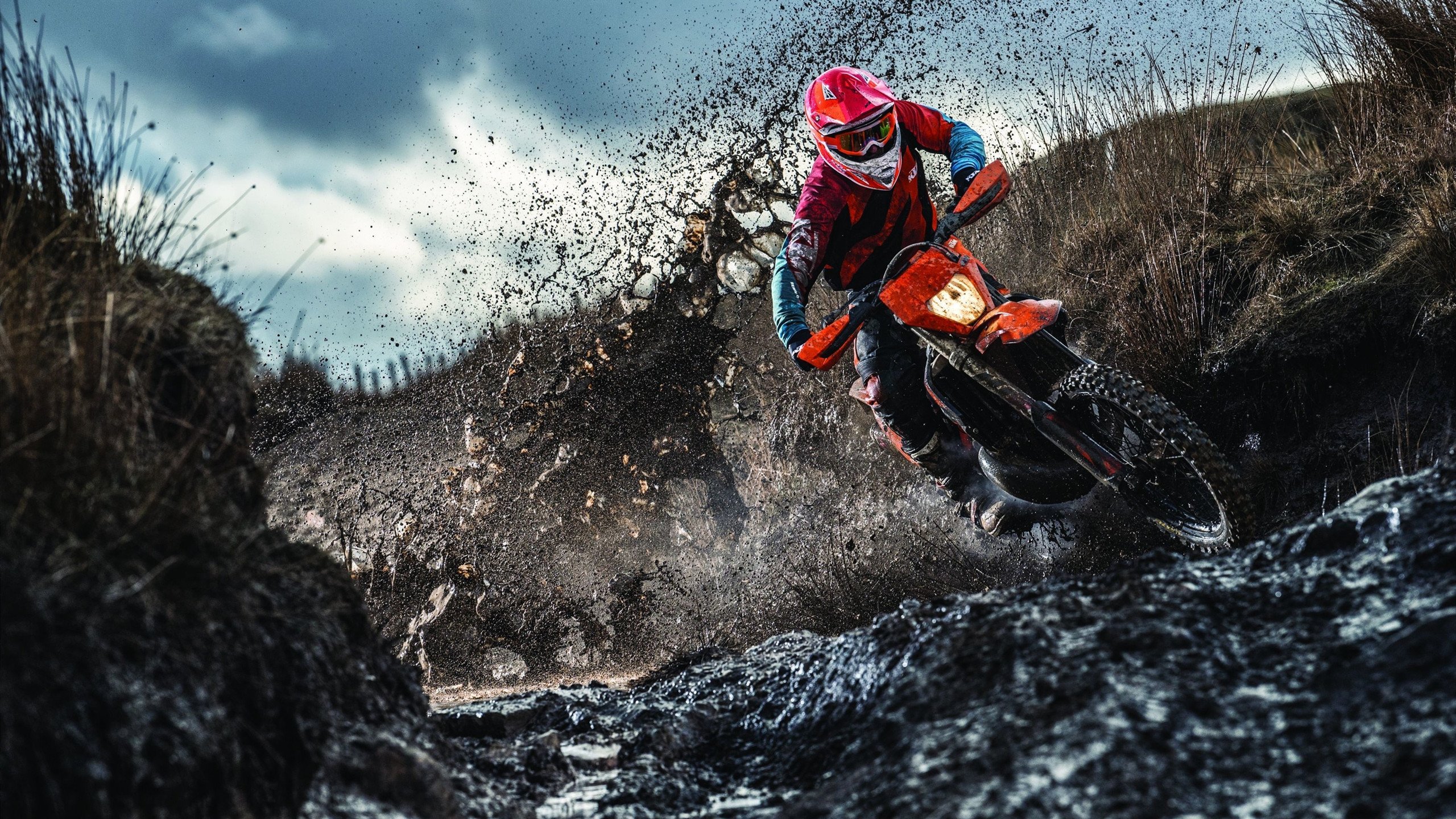 克劳利镇边路突破犀利，红魔力求三连胜，克劳利女装