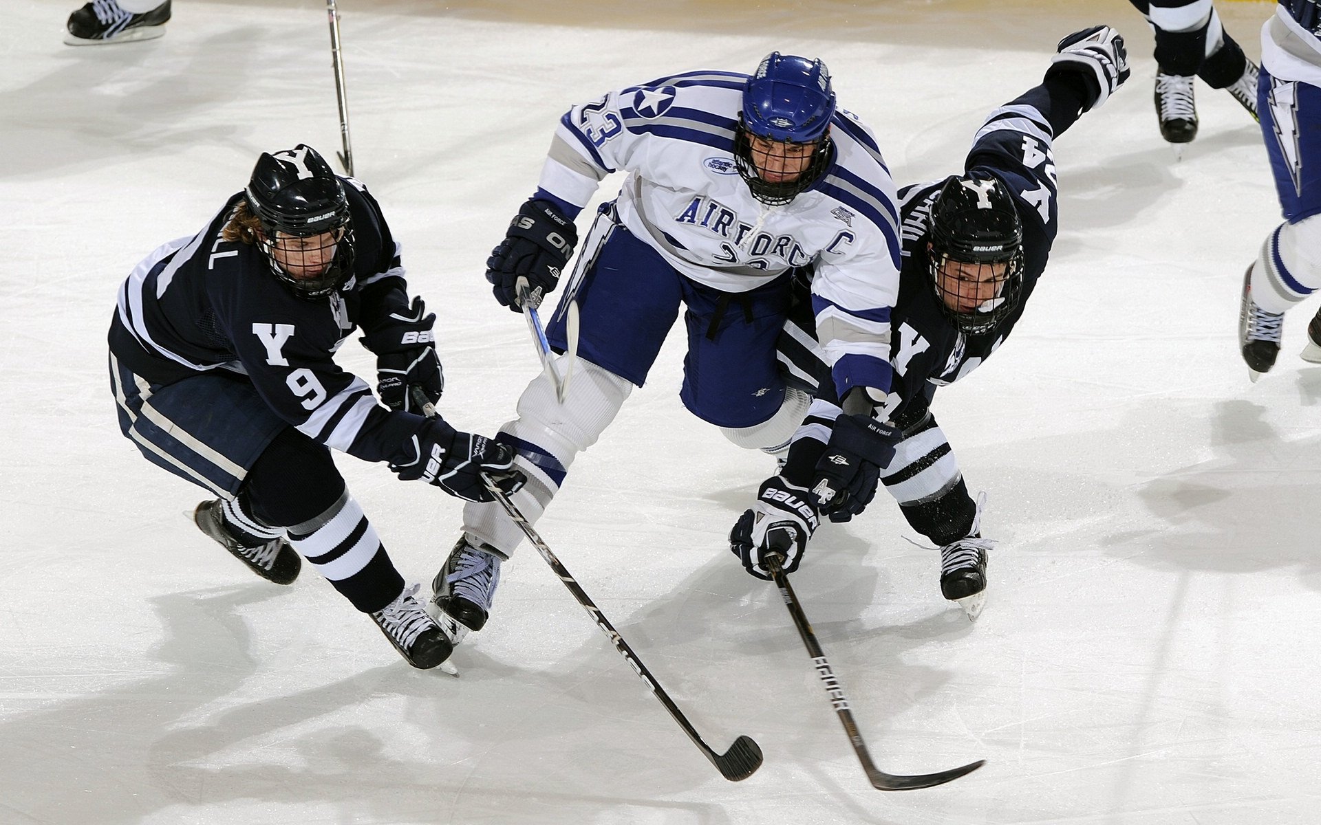 勇士球员组织自主训练 谋求突破改变，勇士队内最新训练赛