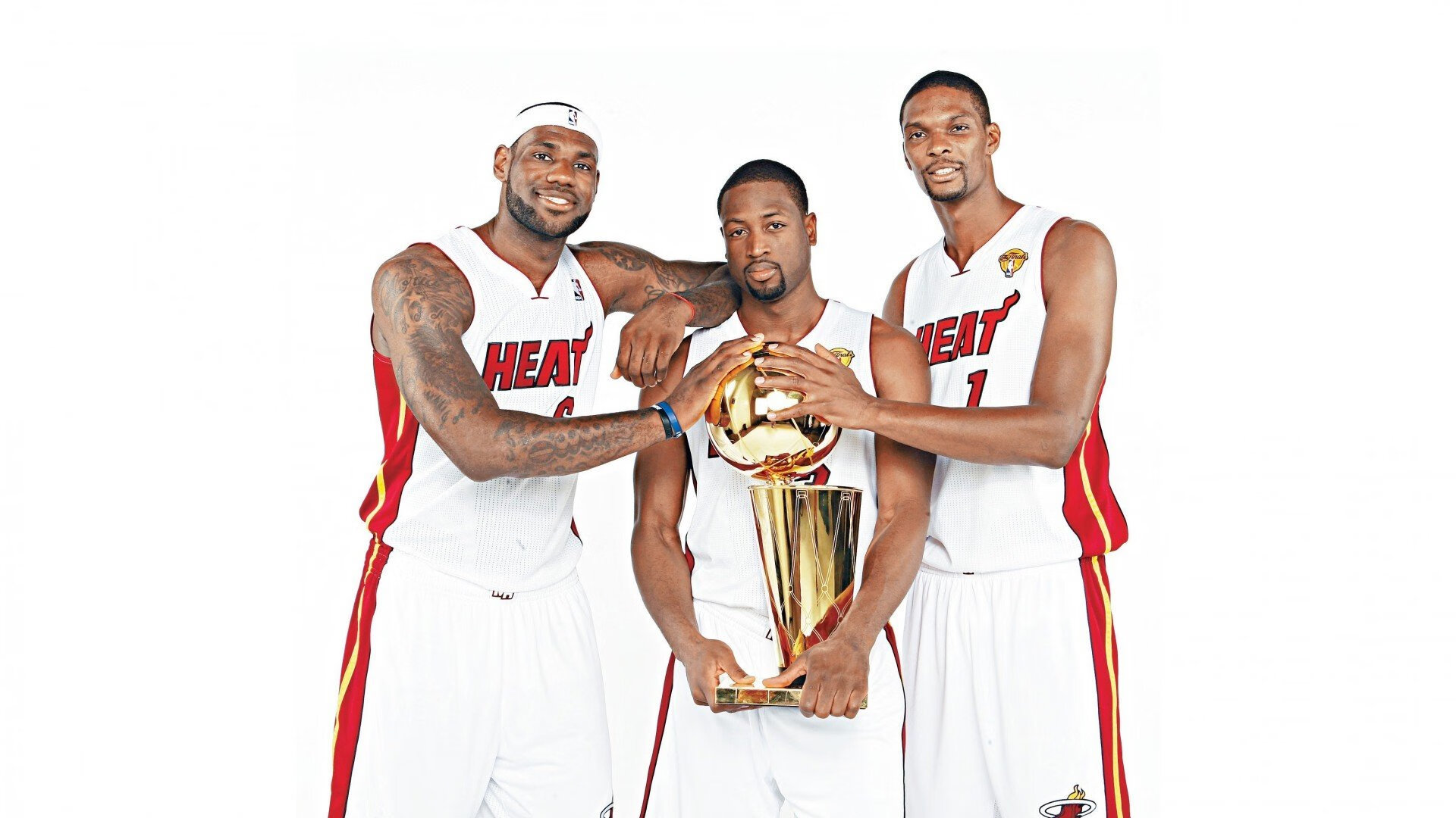 校园足球联赛火热进行，激发学生兴趣，开展校园足球赛的好处